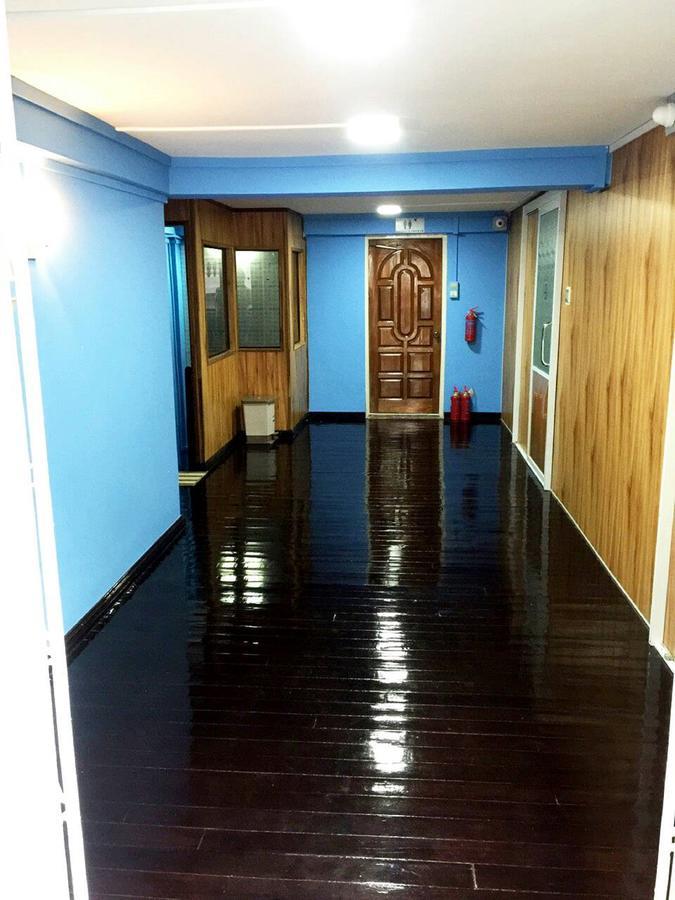 Htinn Yue Tann Hostel Yangon Extérieur photo